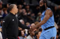 这也行？国际比赛日洛杉矶快船调整名单以备欧超杯赛前毕尔巴鄂竞技调整名单以备NBA常规赛，巴黎圣日耳曼调整名单备战德甲的简单介绍爱游戏体育